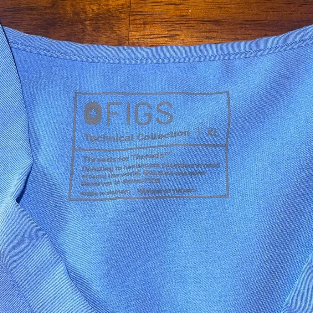 Figs Technical Collection ladies XL Light blue scrub top.